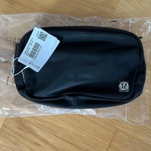 Lululemon Everywhere Belt Bag 1L